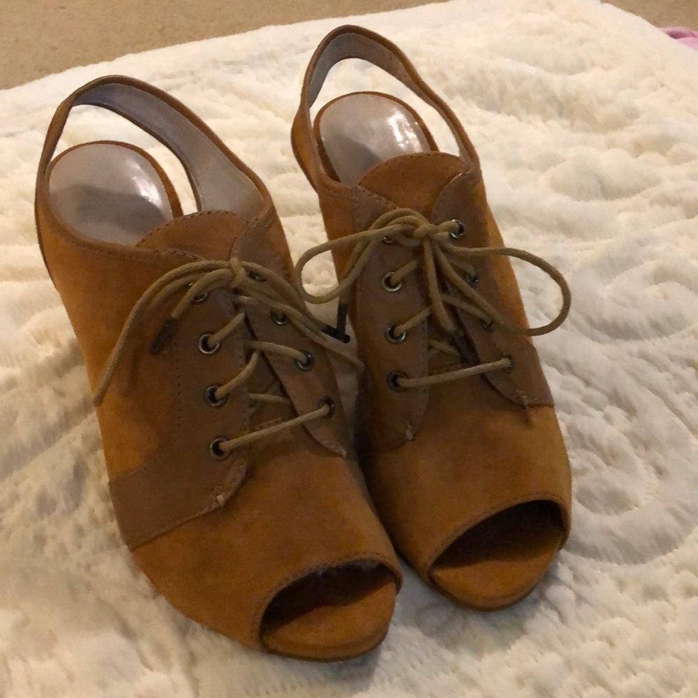 Women’s sling back heels, size 7.5, leather upper